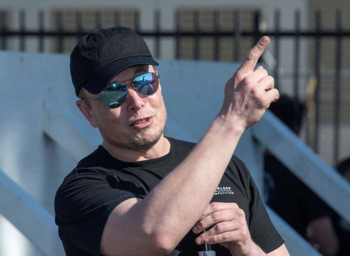 Elon Musk Is Making Hay While the Sun Shines on Tesla & SpaceX