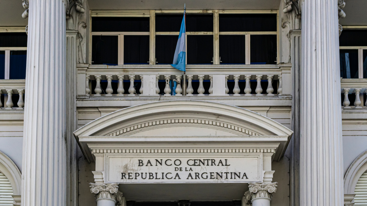 Argentinian Central Bank to Lift Freeze on Bank Fee Increases: Sets the Ceiling for Future Hikes at 9%