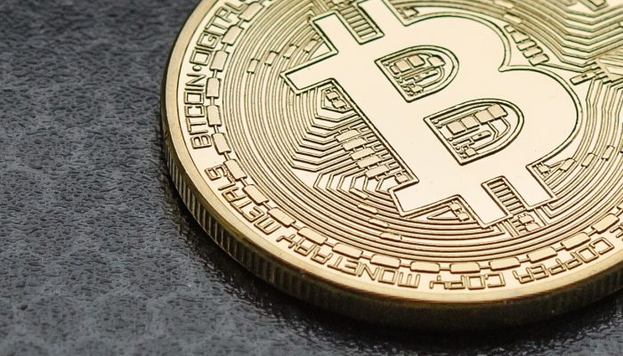 Analysts Predicts Bitcoin Will Plunge Shortly But Suggest Buy Bitcoin
