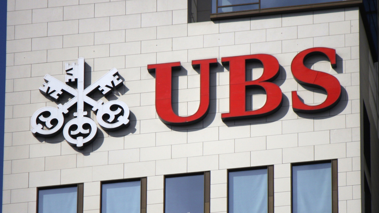 UBS Considers Acquiring Credit Suisse, Requests Government Backstop in Deal